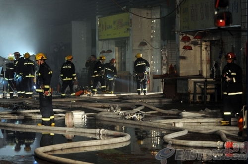 上海最大農(nóng)產(chǎn)品批發(fā)市場突發(fā)火災，致6人遇難，安全警鐘再鳴